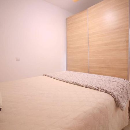 Barrio De Triana - Bidasoa Facil Aparcamiento Sevilla Exterior foto