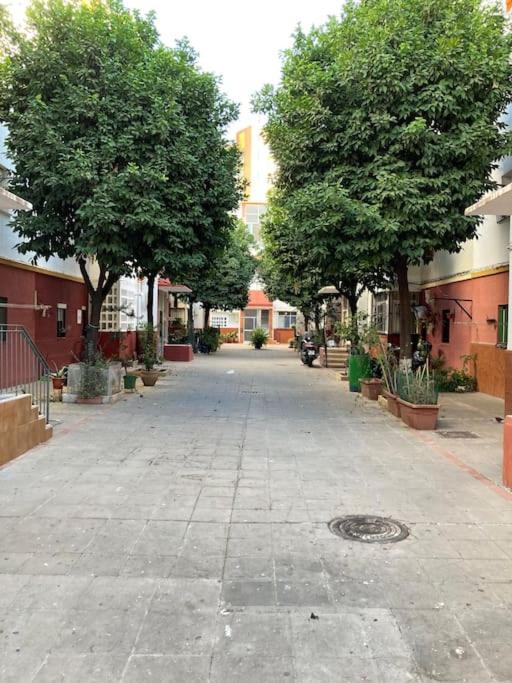 Barrio De Triana - Bidasoa Facil Aparcamiento Sevilla Exterior foto